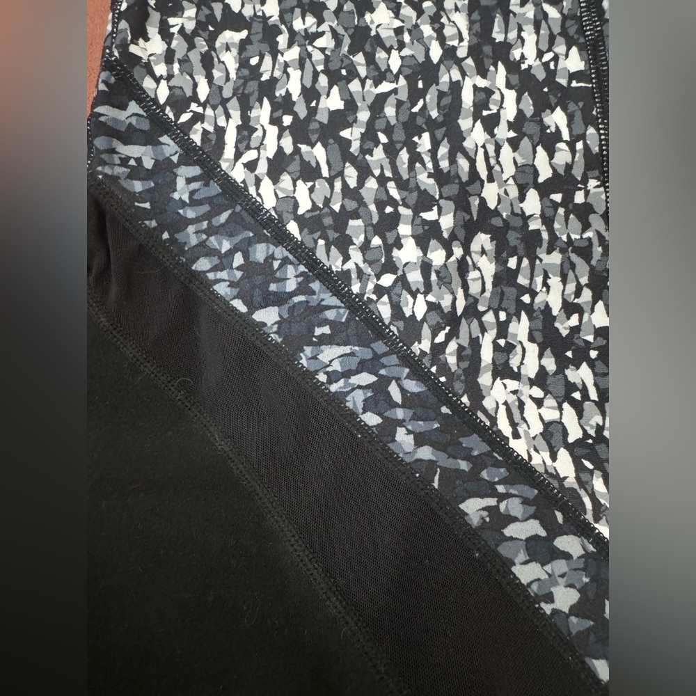 Fabletics powerhold Black and White Women's Leggings - Picture 4 of 7